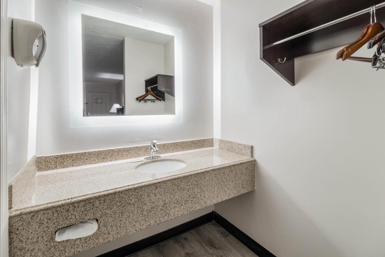 Red Roof Inn Cadiz Экстерьер фото