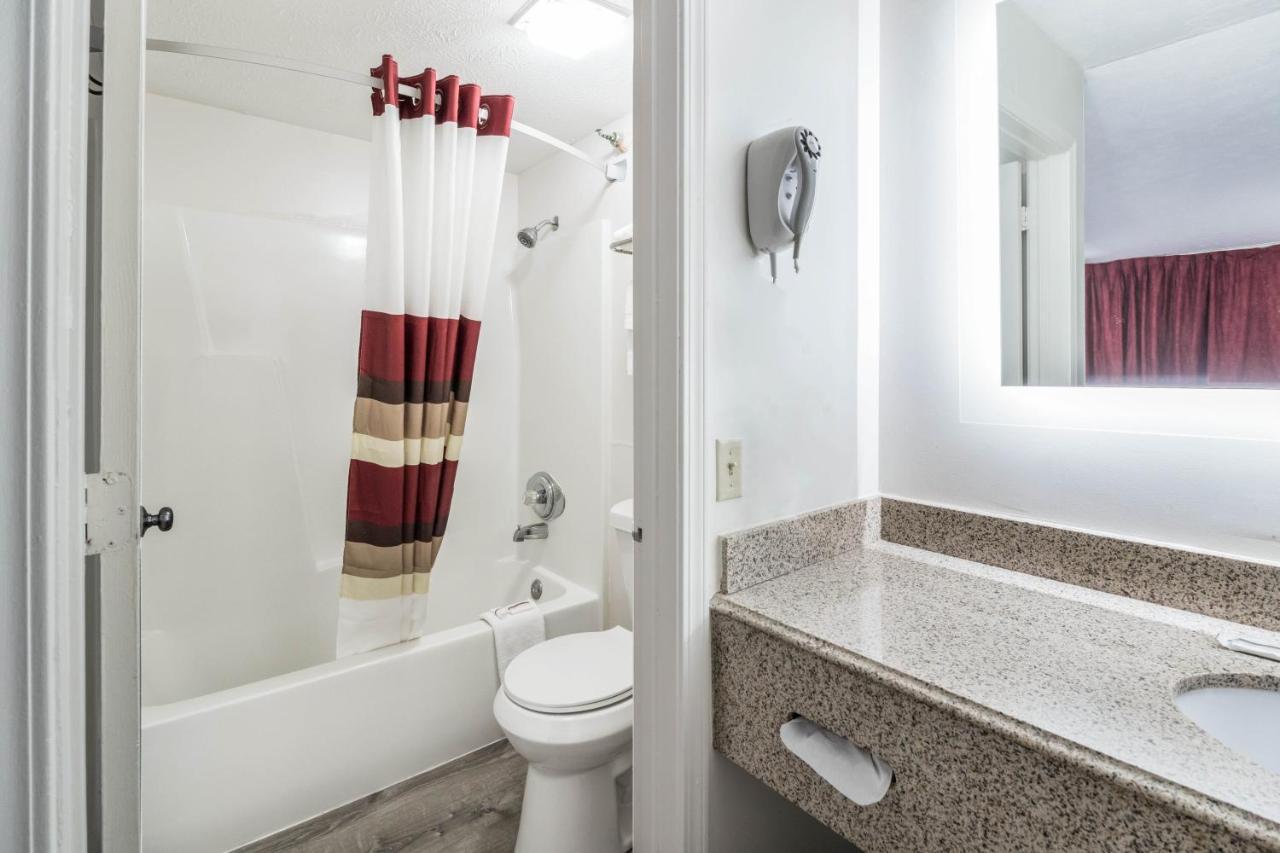 Red Roof Inn Cadiz Экстерьер фото