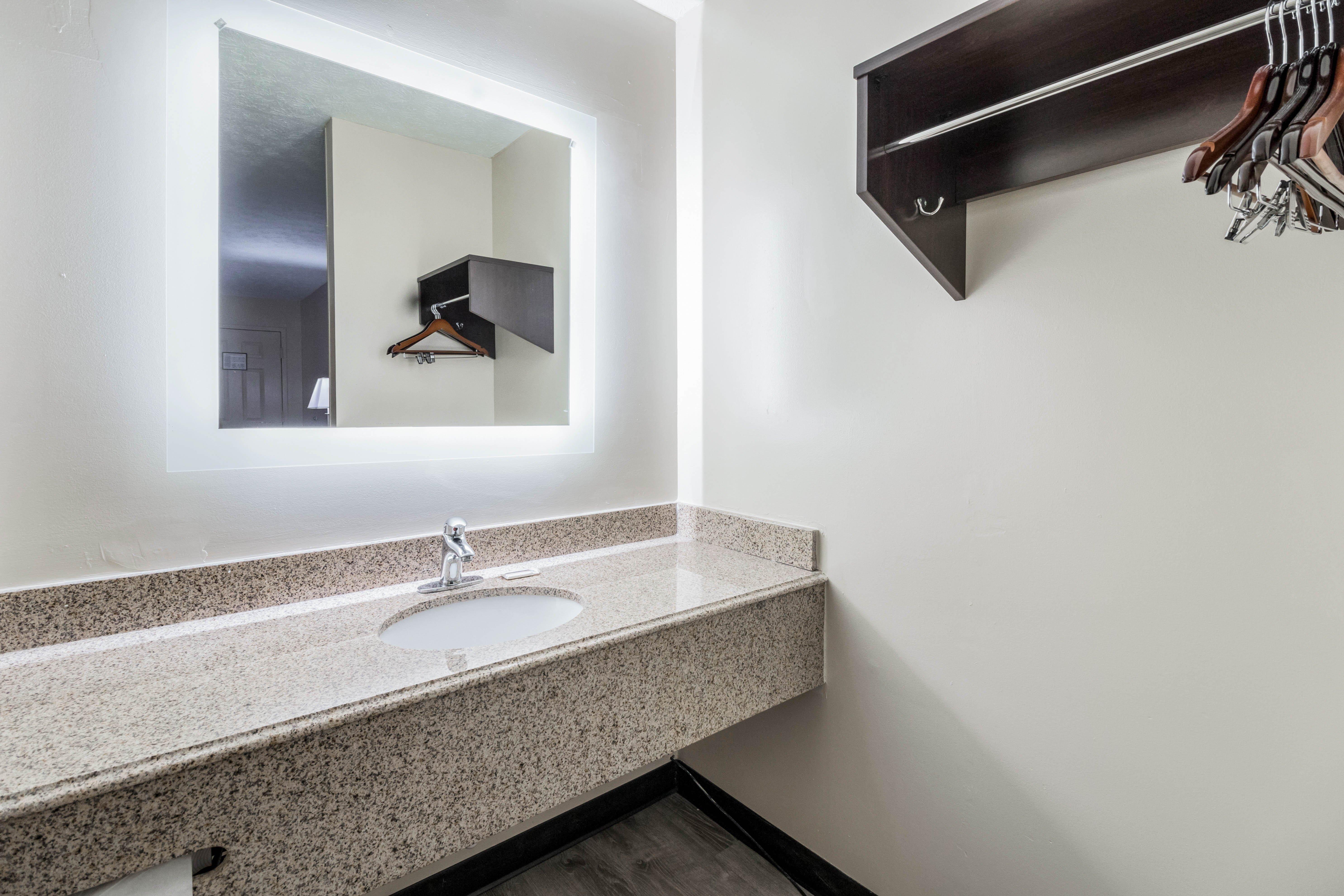 Red Roof Inn Cadiz Экстерьер фото