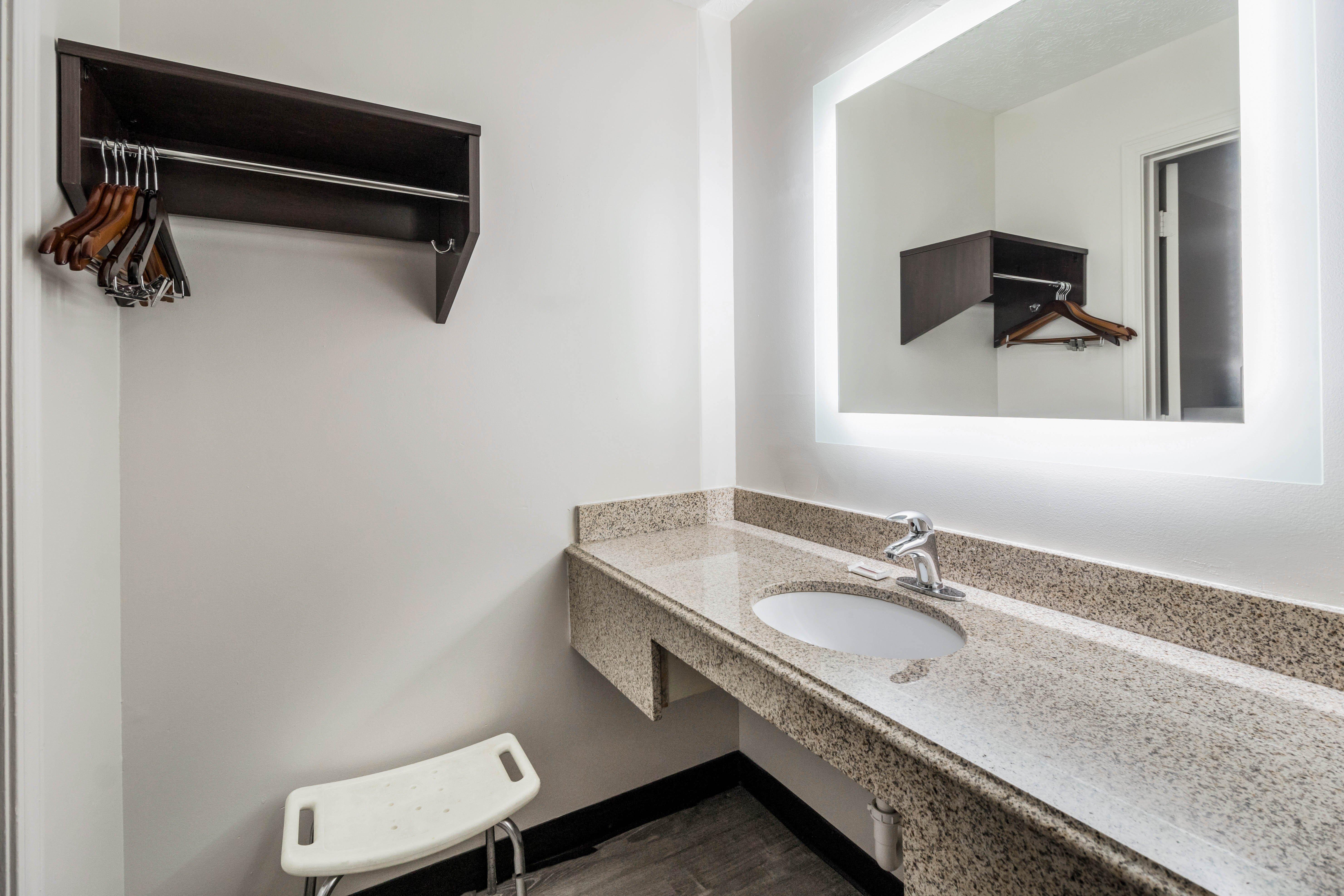 Red Roof Inn Cadiz Экстерьер фото