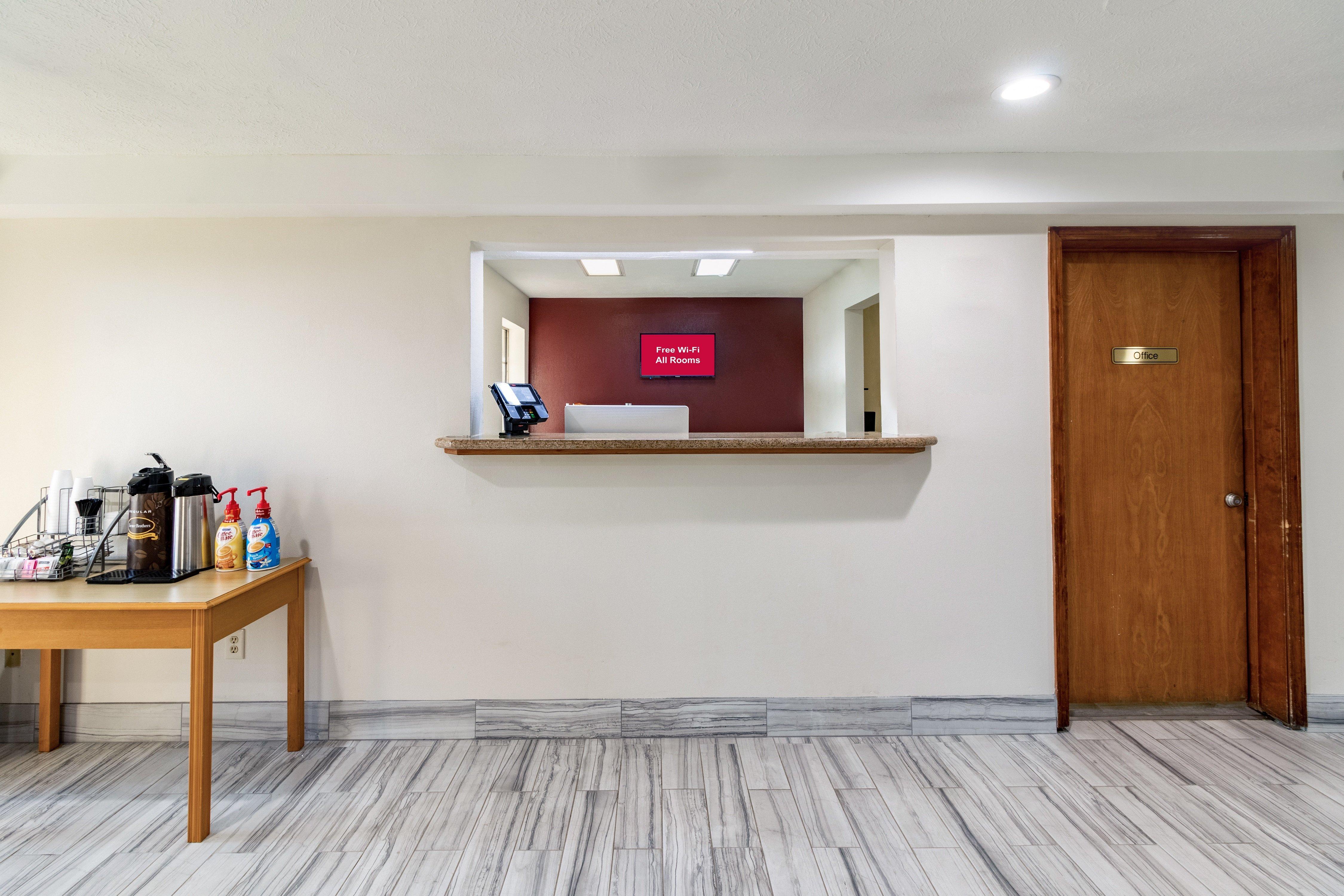 Red Roof Inn Cadiz Экстерьер фото