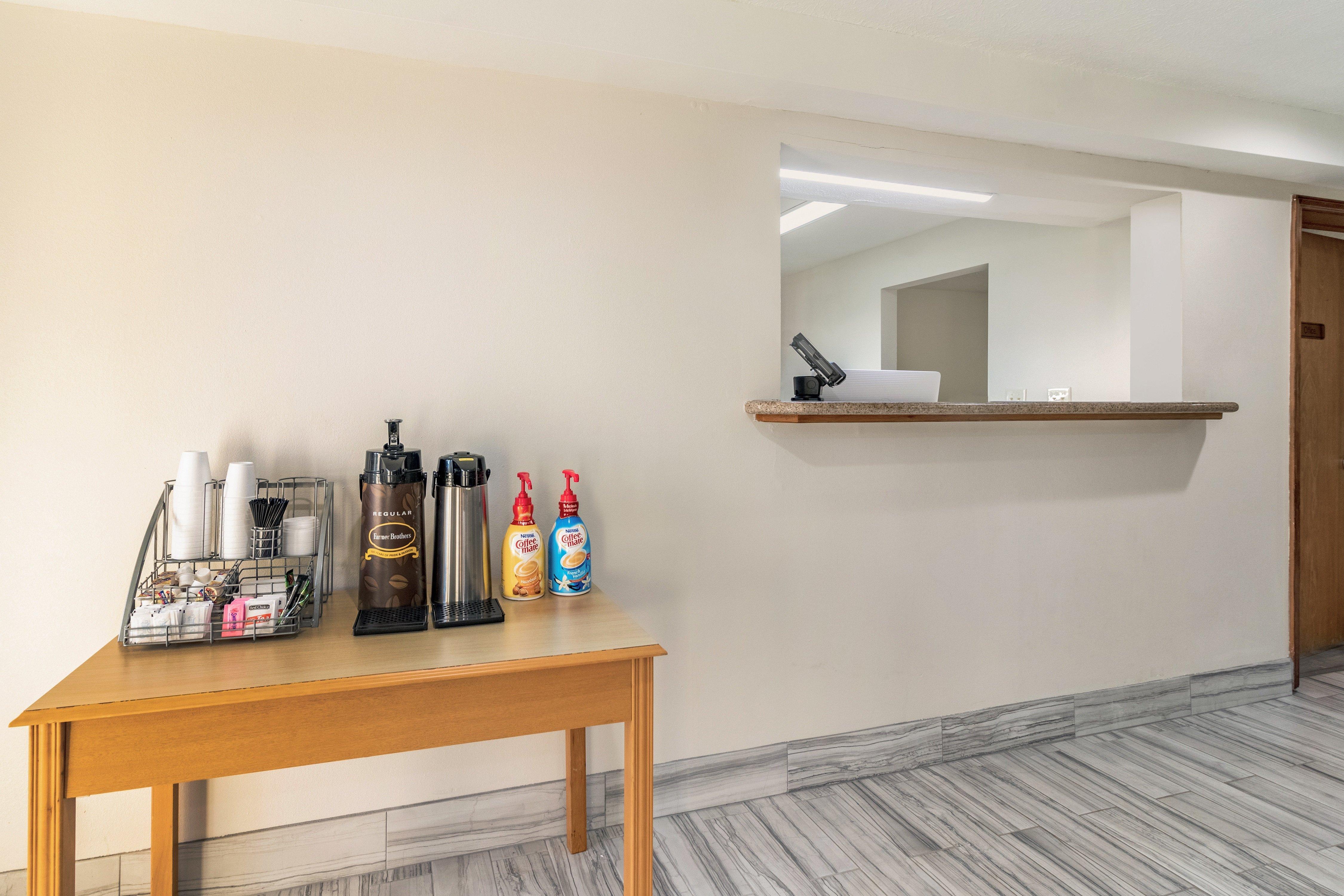 Red Roof Inn Cadiz Экстерьер фото